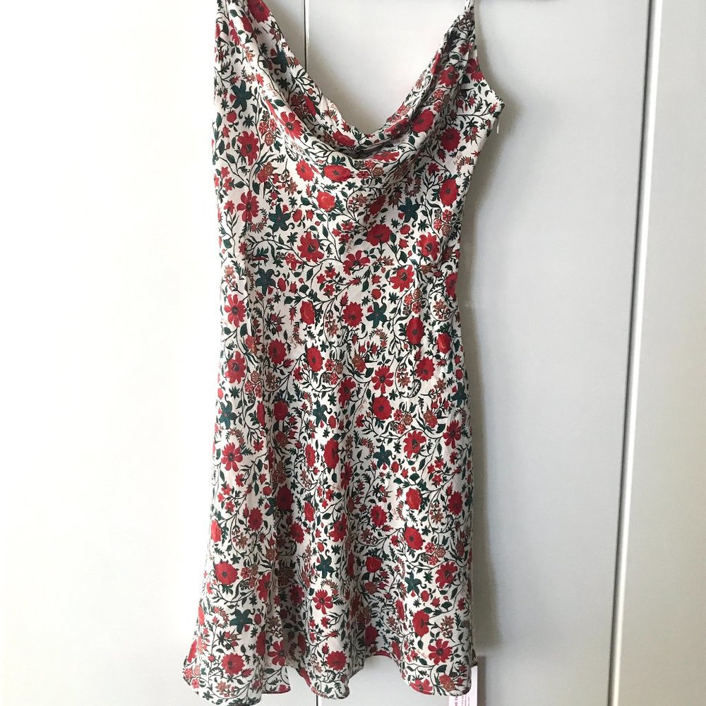 Réalisation Par Montague Dress, M